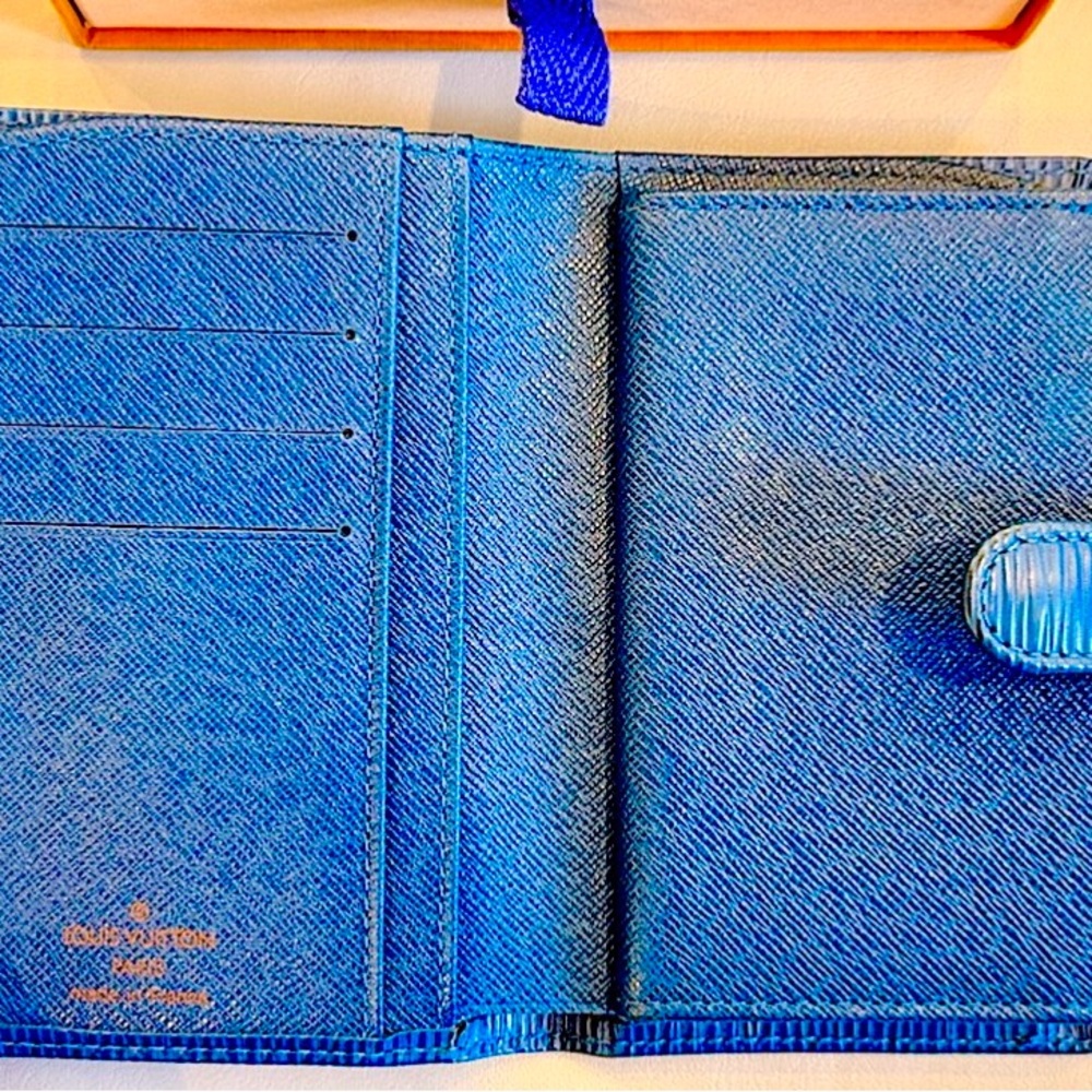 Louis Vuitton Blue Epi Luxury Women's Kiss-lock Wallet w/Box - Picture 6 of 9
